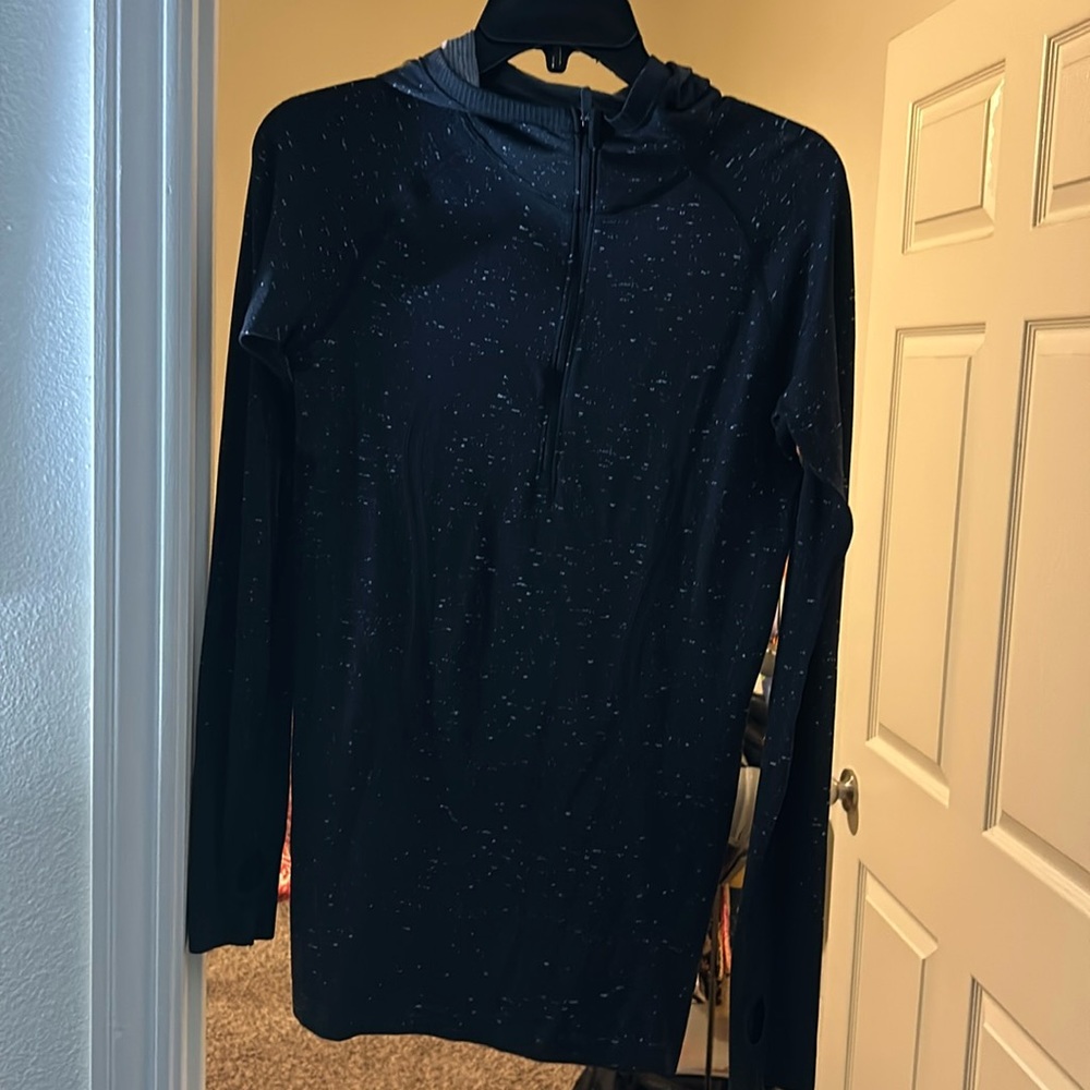 Lululemon black with white specks half zip lightweight hoodie. Women’s 8.
